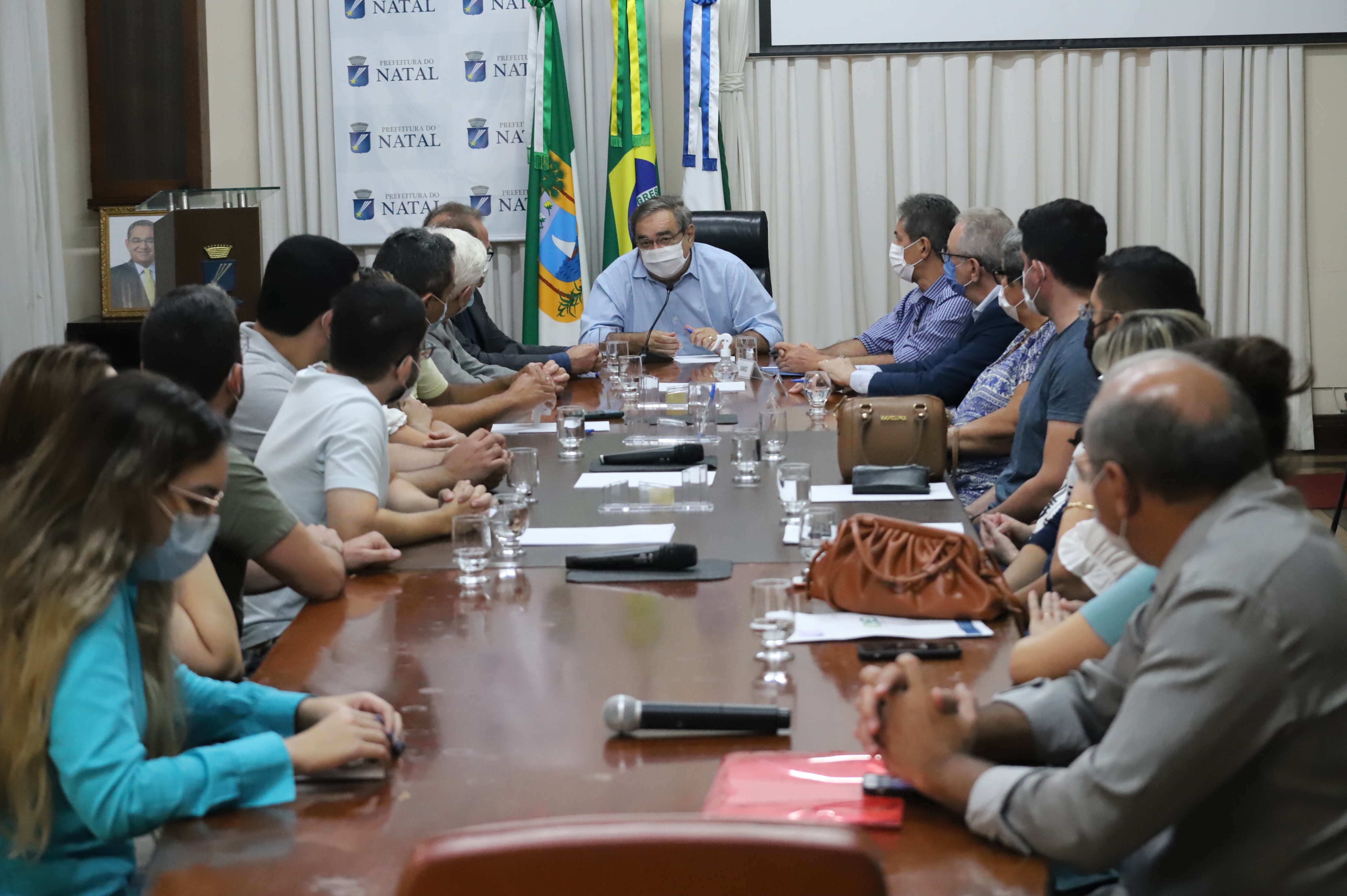  Prefeito Álvaro Dias dialoga com classe médica e destaca investimentos da gestão na saúde