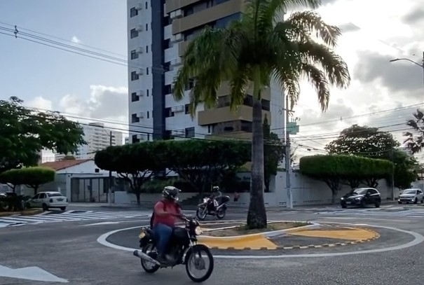 Nova sinalização amplia segurança viária em Petrópolis