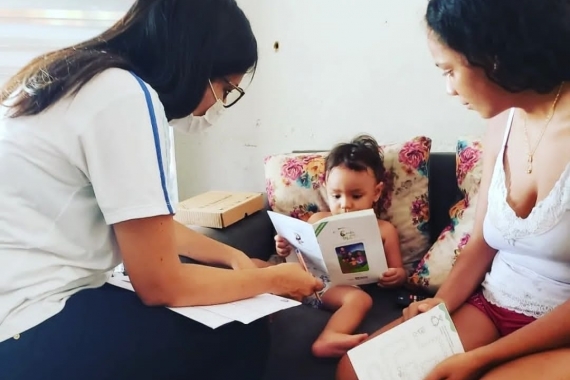 Natal recebe kits para projeto de literacia familiar