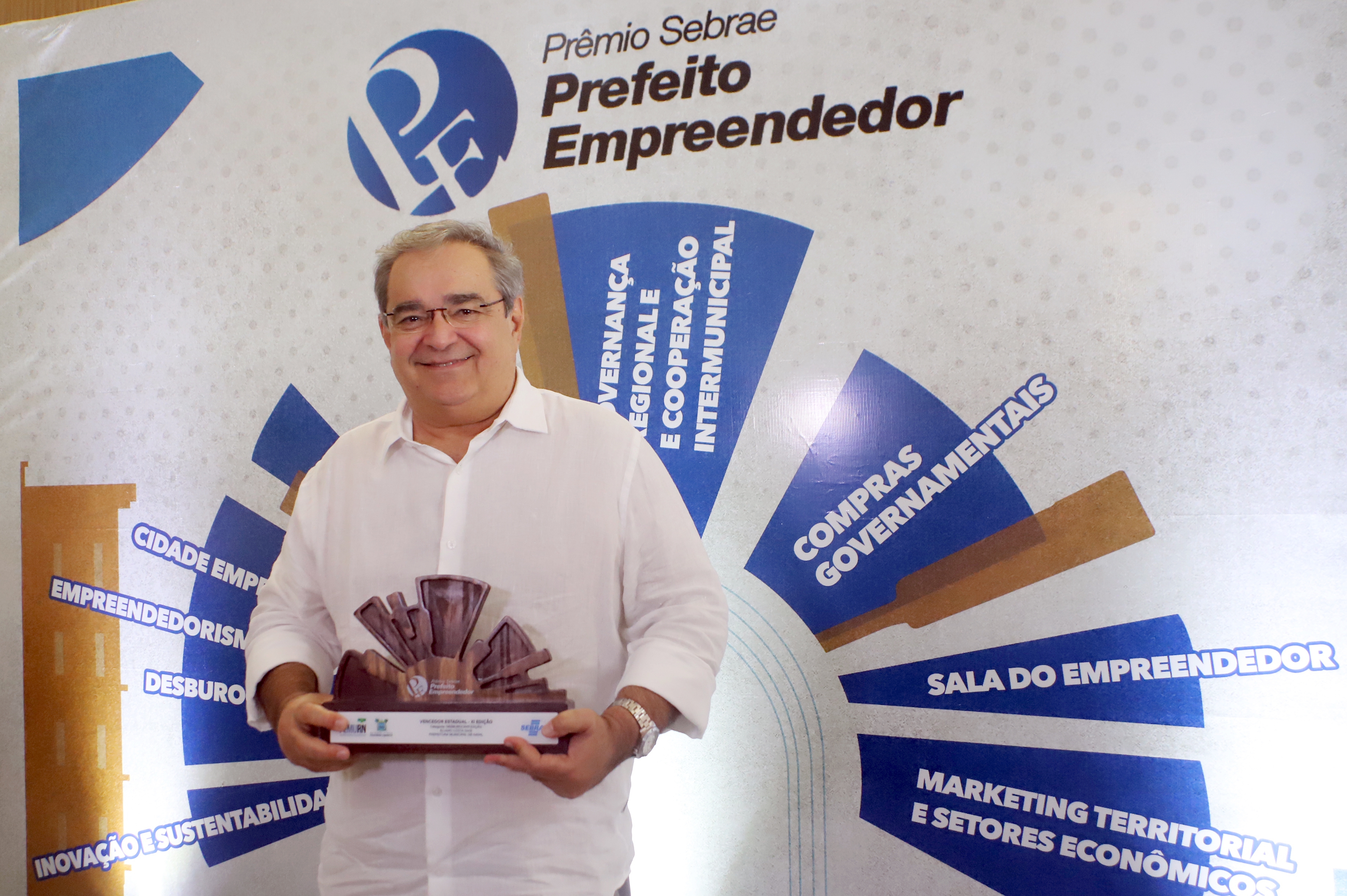 Álvaro Dias recebe prêmio “Prefeito Empreendedor” do Sebrae/RN