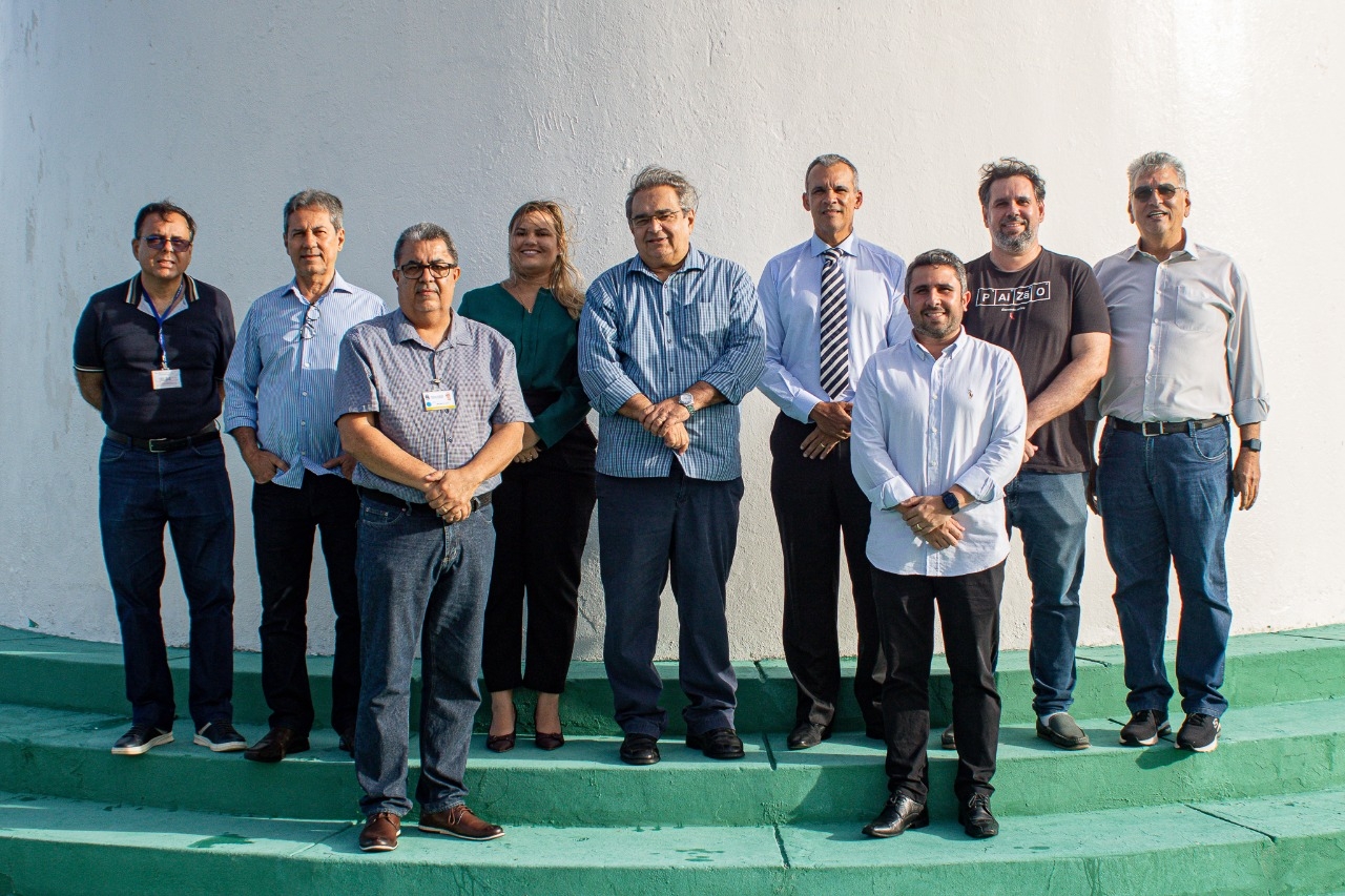 Prefeito visita o Farol de Mãe Luiza para firmar parceria com a Marinha 