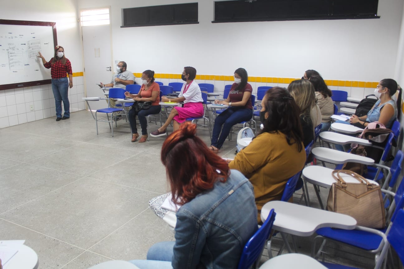 SME realiza formação para monitores do Programa Brasil na Escola  