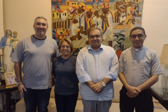 Padre e paroquianos convidam prefeito para celebrar 40 anos da Paróquia de Santo Afonso