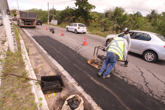 Avenidas Alexandrino de Alencar e Felizardo Moura recebem aplicação de asfalto nesta segunda-feira