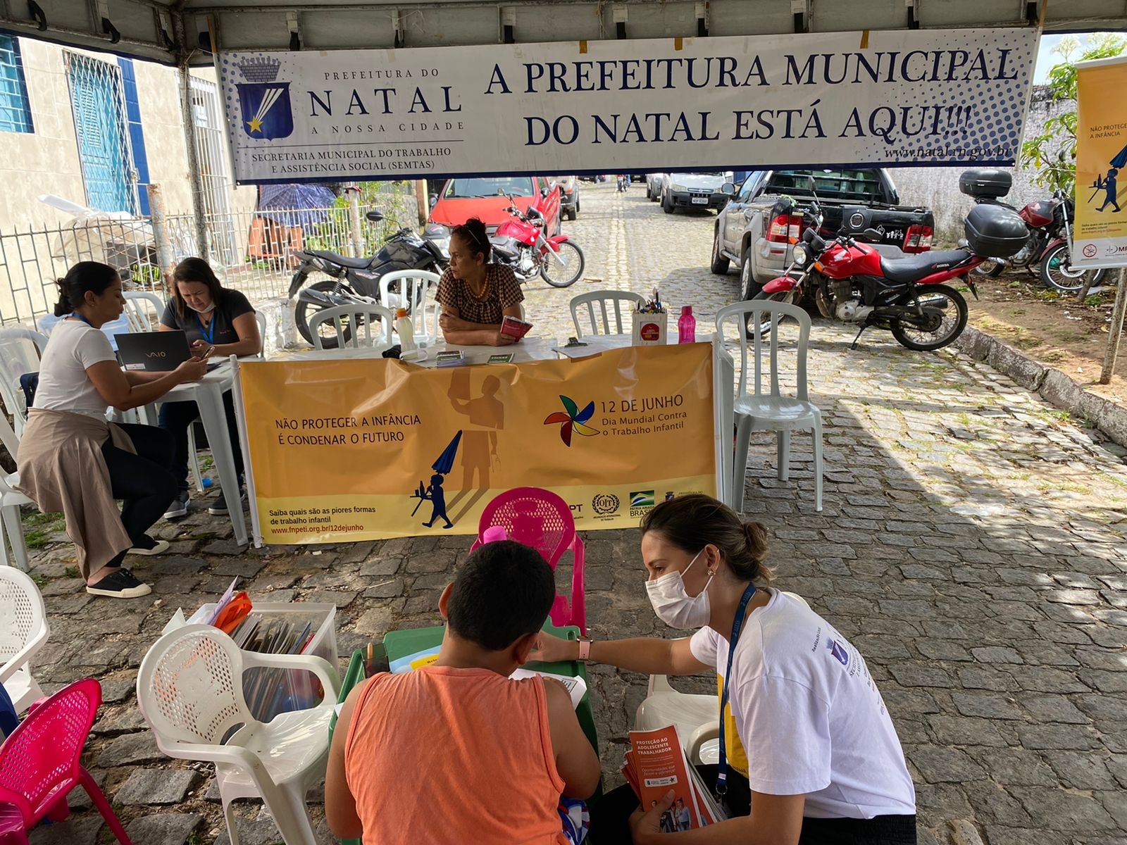 Ação Socioeducativa de enfrentamento ao trabalho infantil é realizada na feira livre do Carrasco