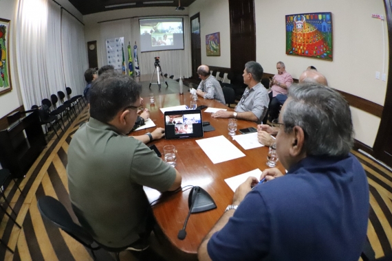 Em videoconferência internacional, prefeito discute parceria para revitalizar o bairro da Ribeira