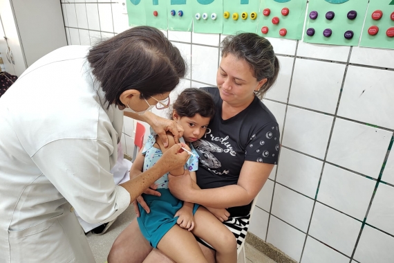 CMEI Professora Stella Lopes da Silva promove Dia da Vacinação