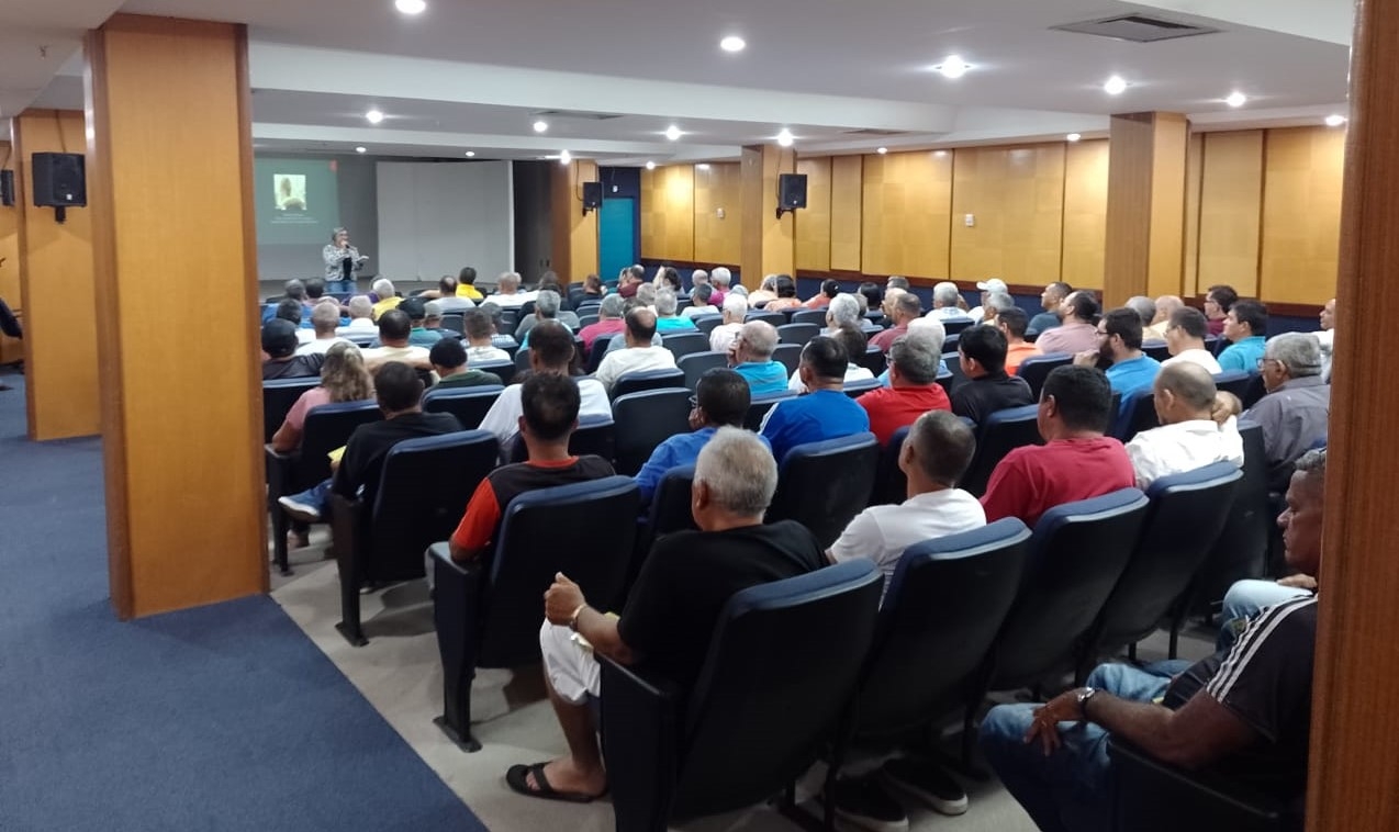 Ética, imagem e relacionamento interpessoal são tratados em capacitação para taxistas
