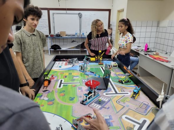 Estudantes da Rede Municipal disputam etapa do Torneio SESI de Robótica da First Lego League