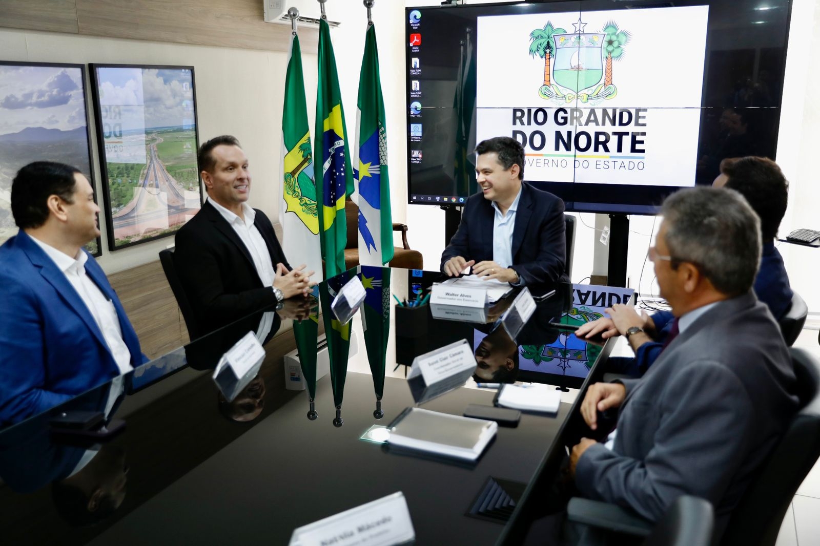 ÉriKo Jácome visita o governador em exercício Walter Alves 
