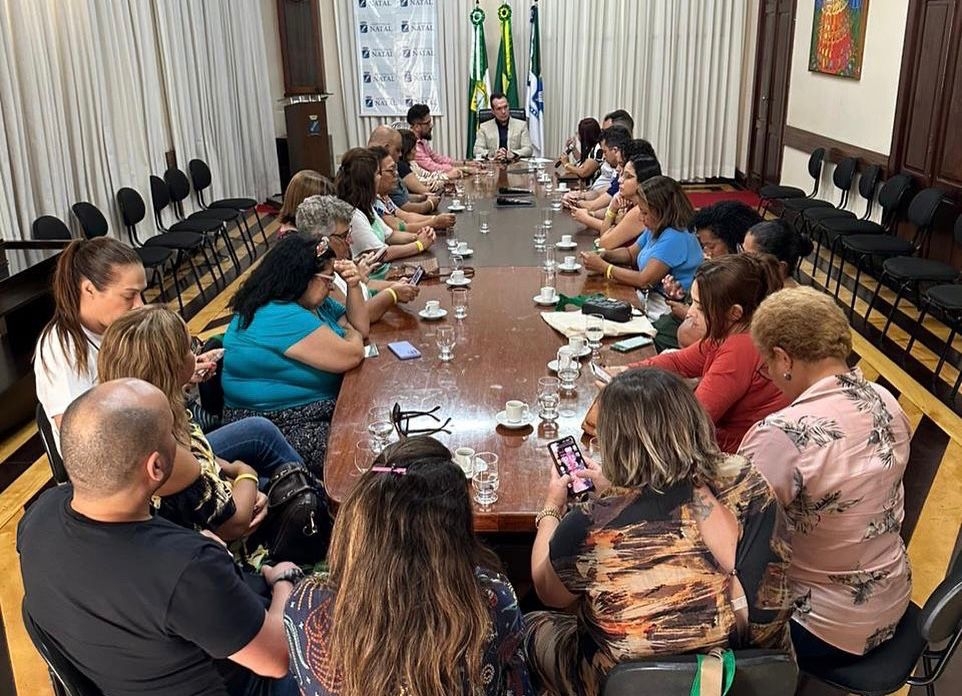 Prefeito em exercício Eriko Jácome recebe vereadores de Natal na Prefeitura