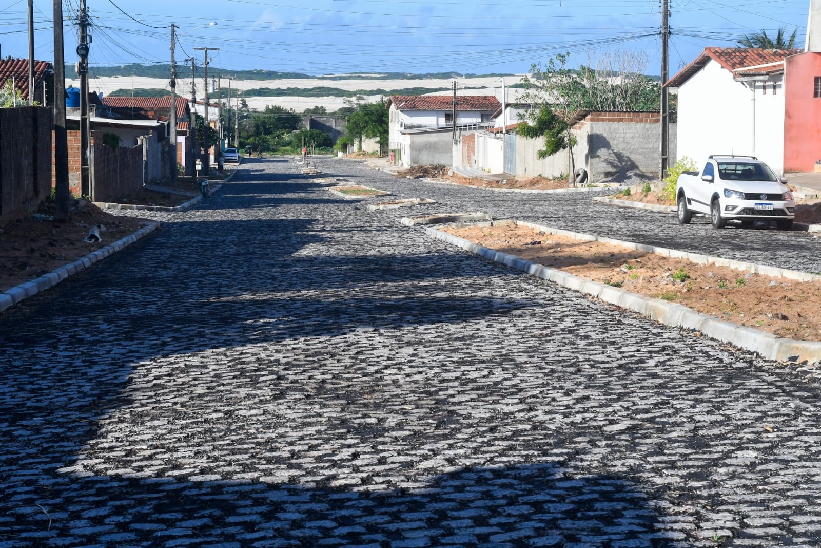 Prefeitura entrega obras de pavimentação e drenagem em dez ruas da Zona Norte