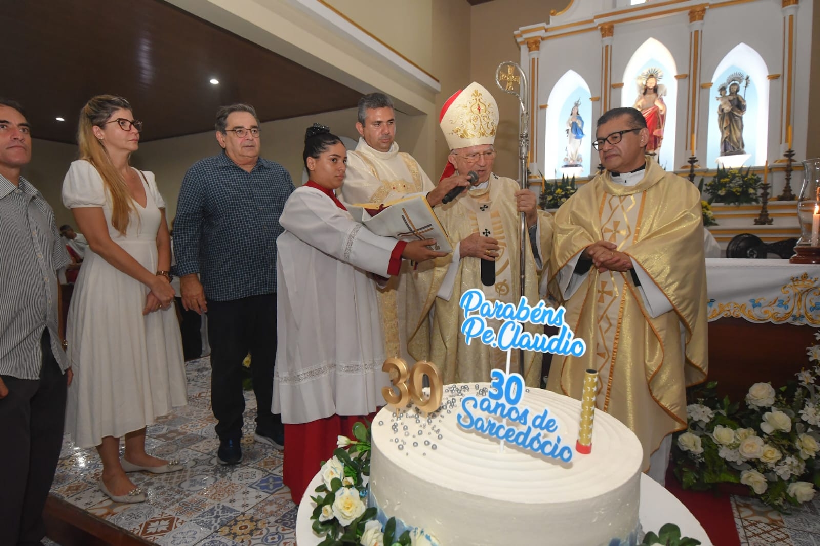 Prefeito participa de celebração aos 30 anos de sacerdócio do Padre Cláudio Régio