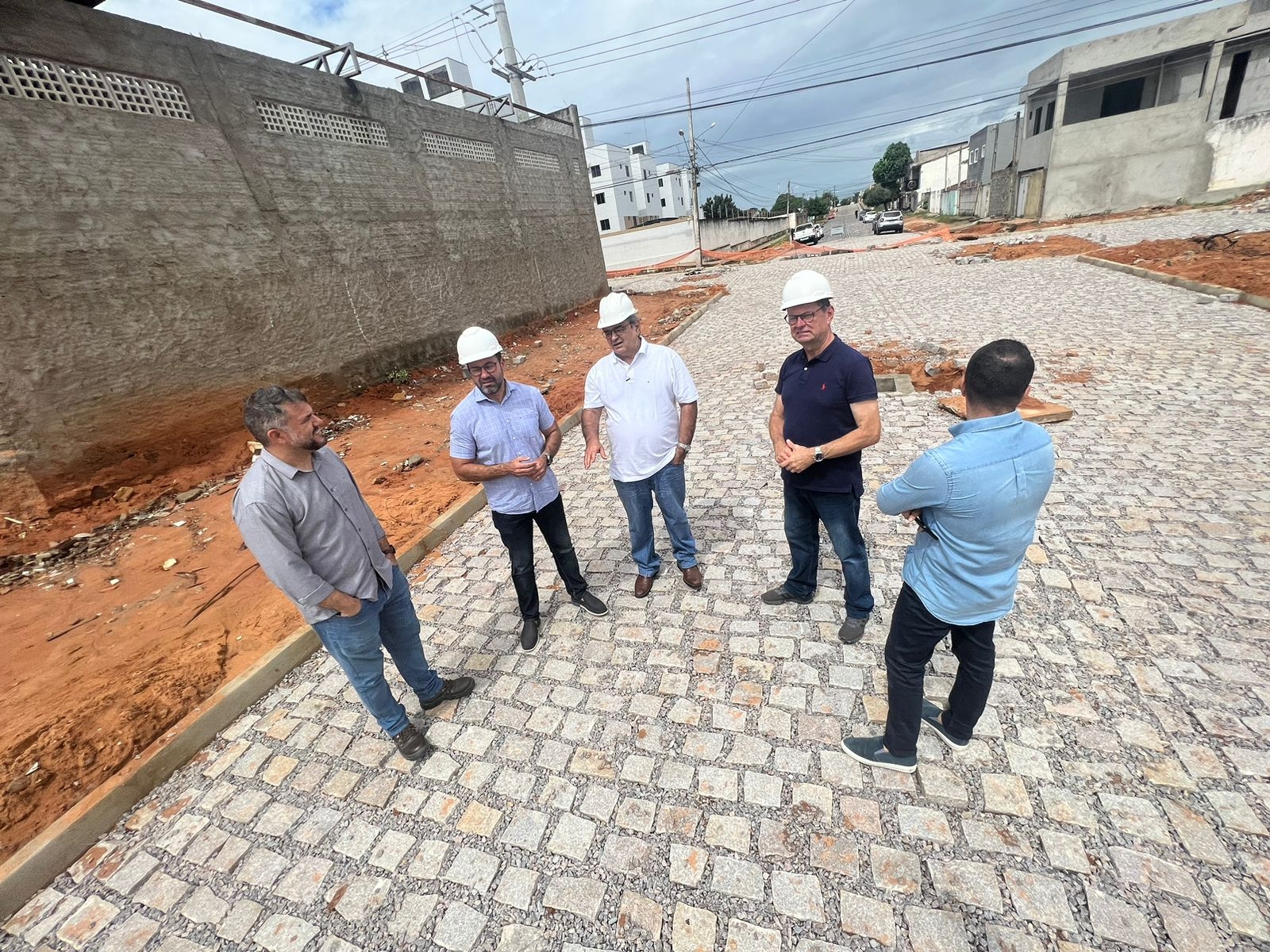 Obras de drenagem e pavimentação de ruas do Planalto entram na fase final