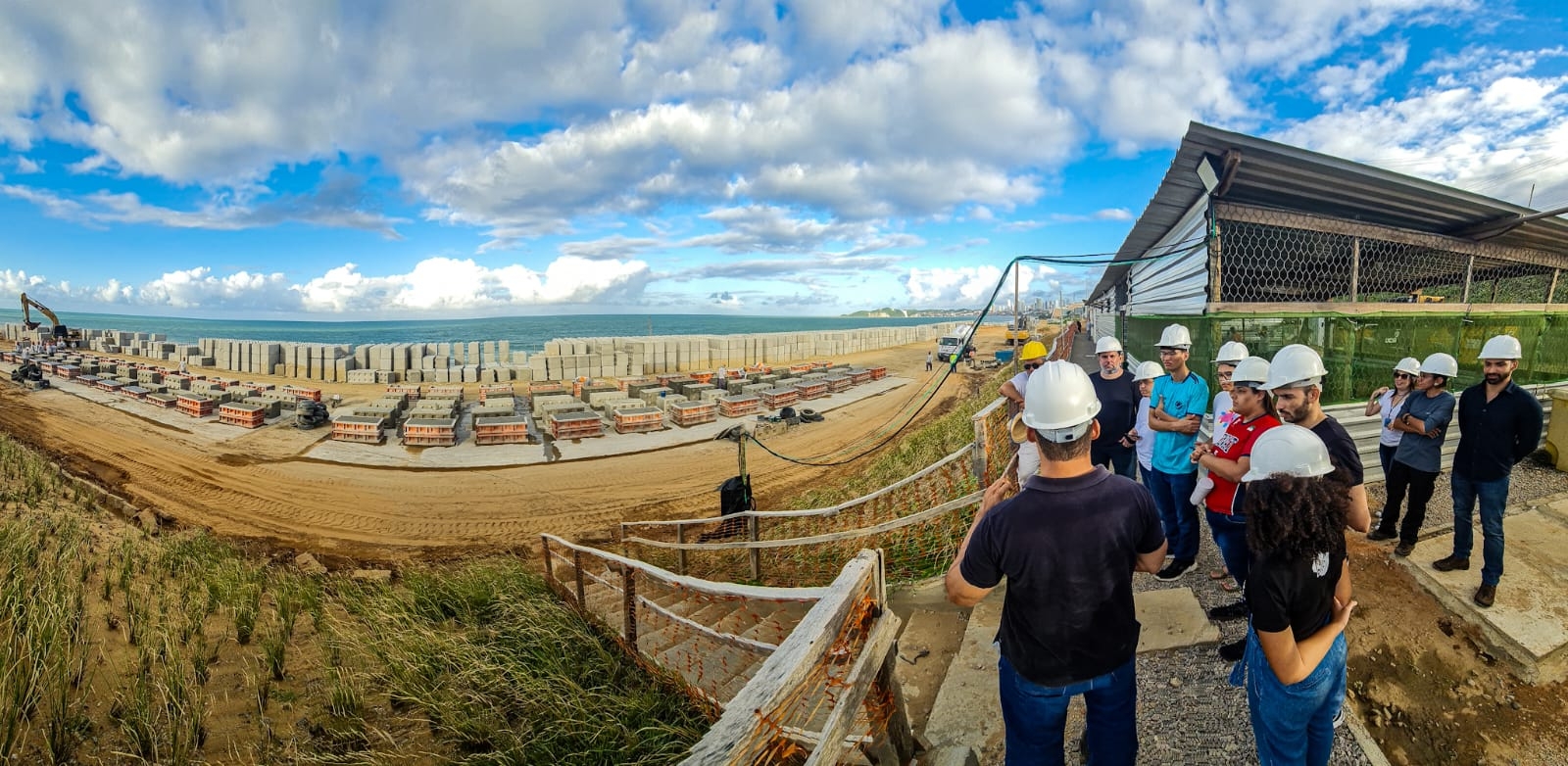 Alunos do IFRN visitam a obra do enrocamento da Praia de Ponta Negra