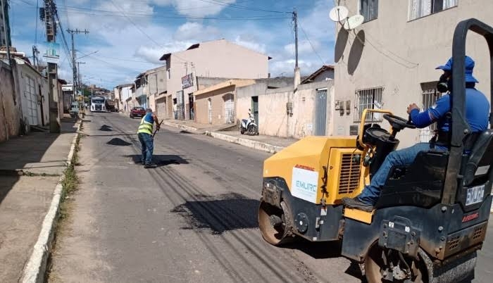 Operação tapa buracos atende aos bairros Alecrim e Igapó com manutenção em redes de drenagem