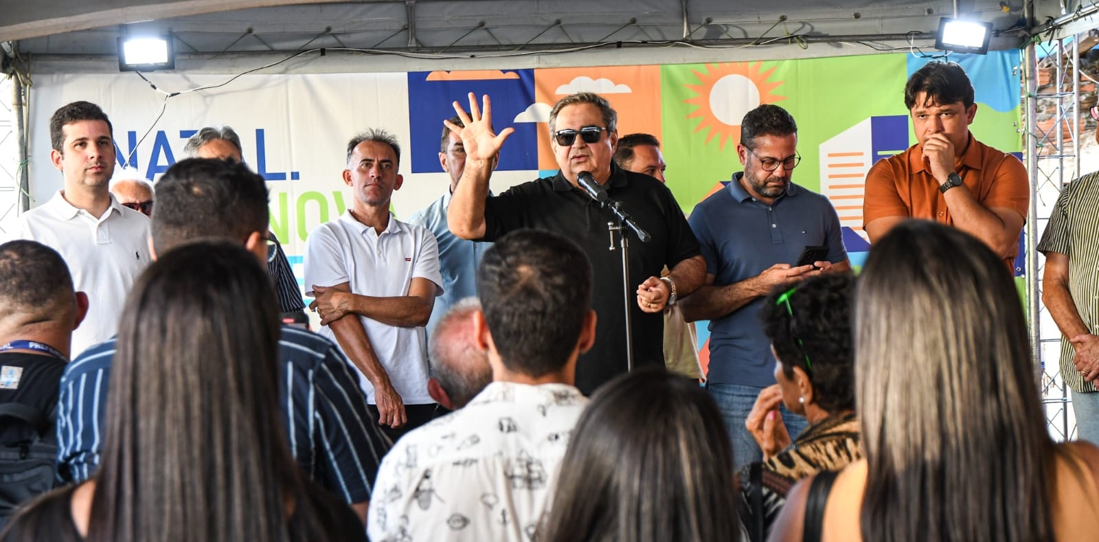 Prefeitura entrega nova praça para moradores do bairro Passo da Pátria 