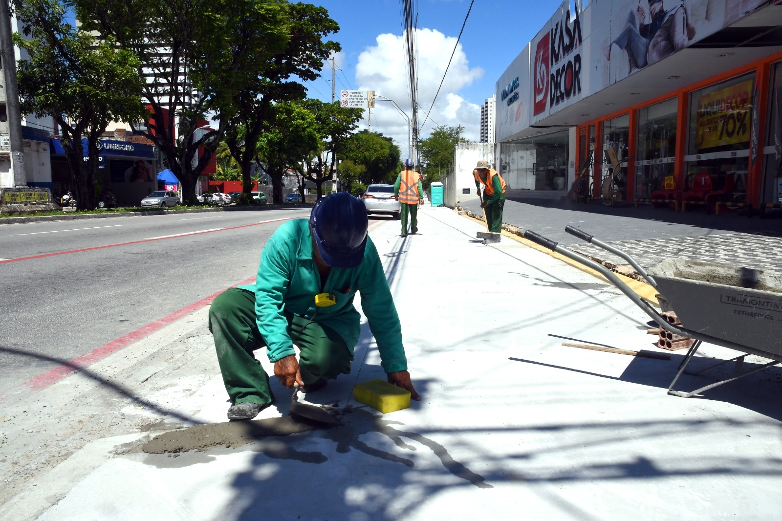 Obra de padronização das calçadas avança pelas principais avenidas de Natal