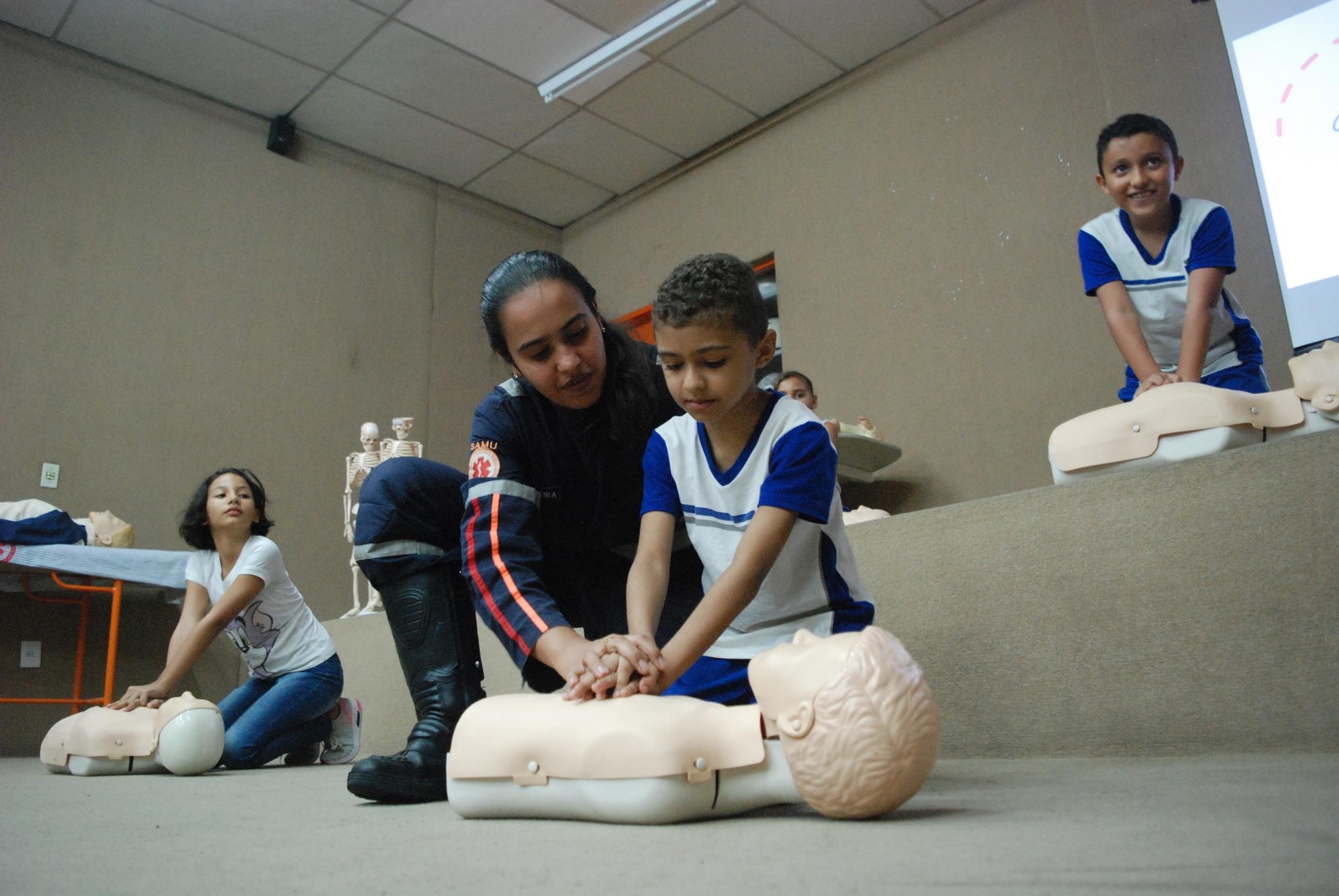 Estudantes visitam o SAMU-Natal dentro do Projeto Pelotão da Cidadania