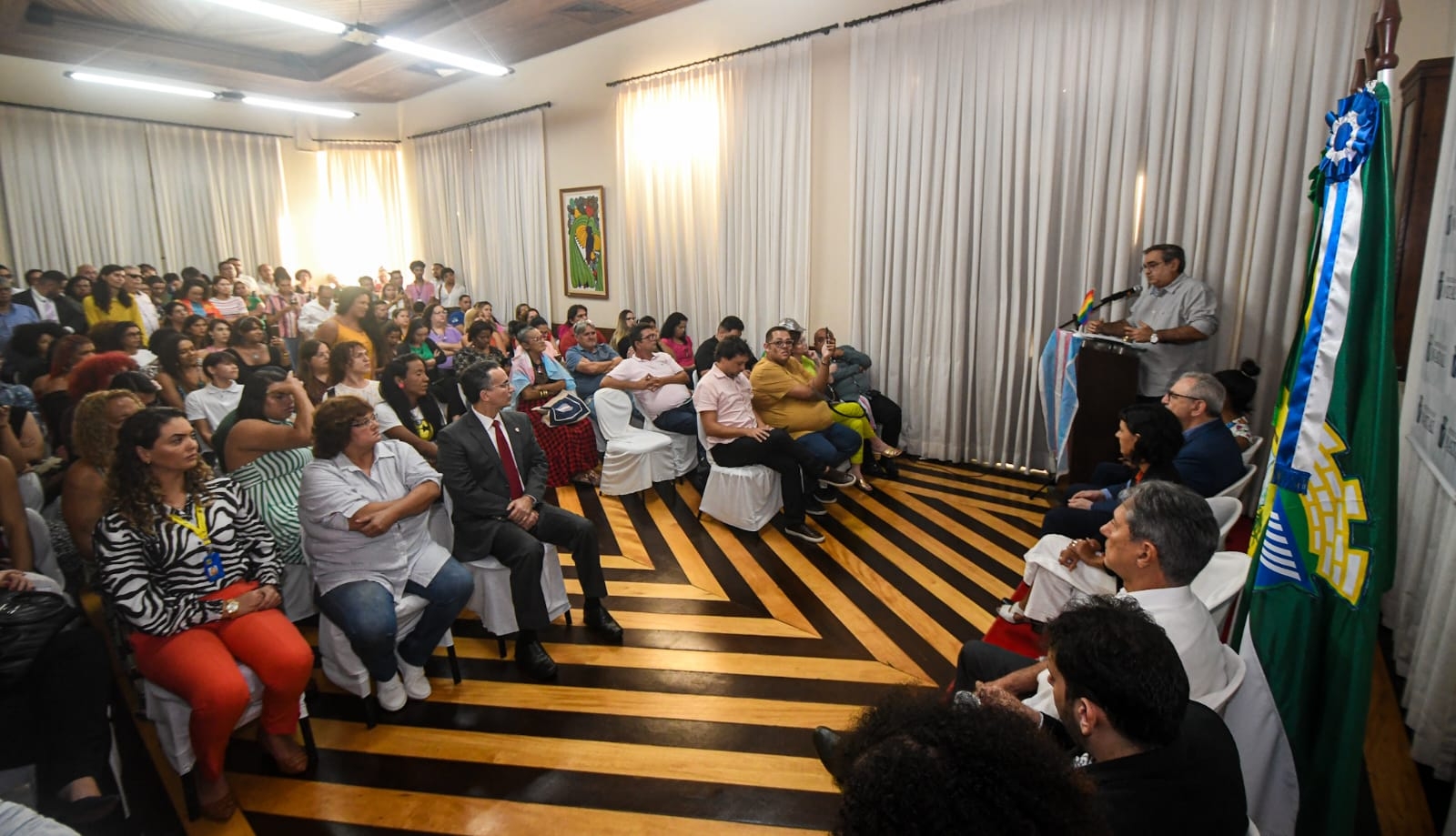 Prefeito assina contratos do Programa Municipal Transcidadania