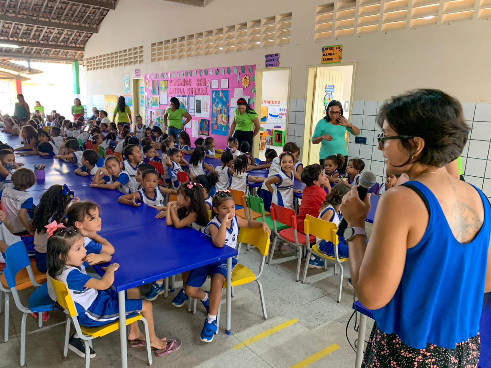 Artista plástica Ariell Guerra tem encontro com crianças do CMEI Professora Stella Lopes