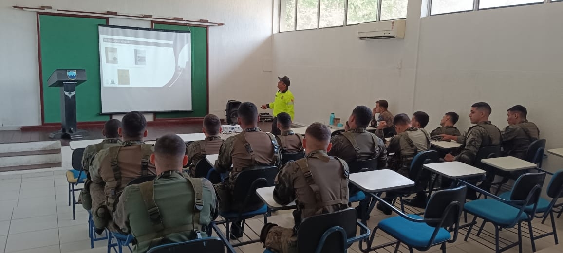 Agentes de Mobilidade da STTU ministram curso para oficiais da Aeronáutica