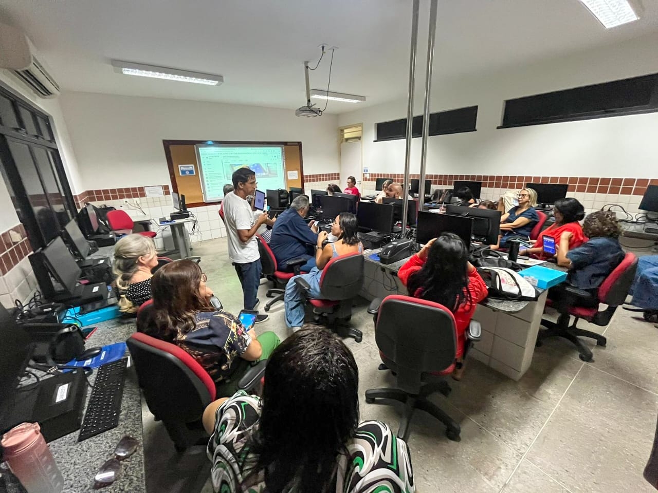 Cursos oferecidos pelo NTE-Natal qualifica profissionais para o uso de ferramentas digitais