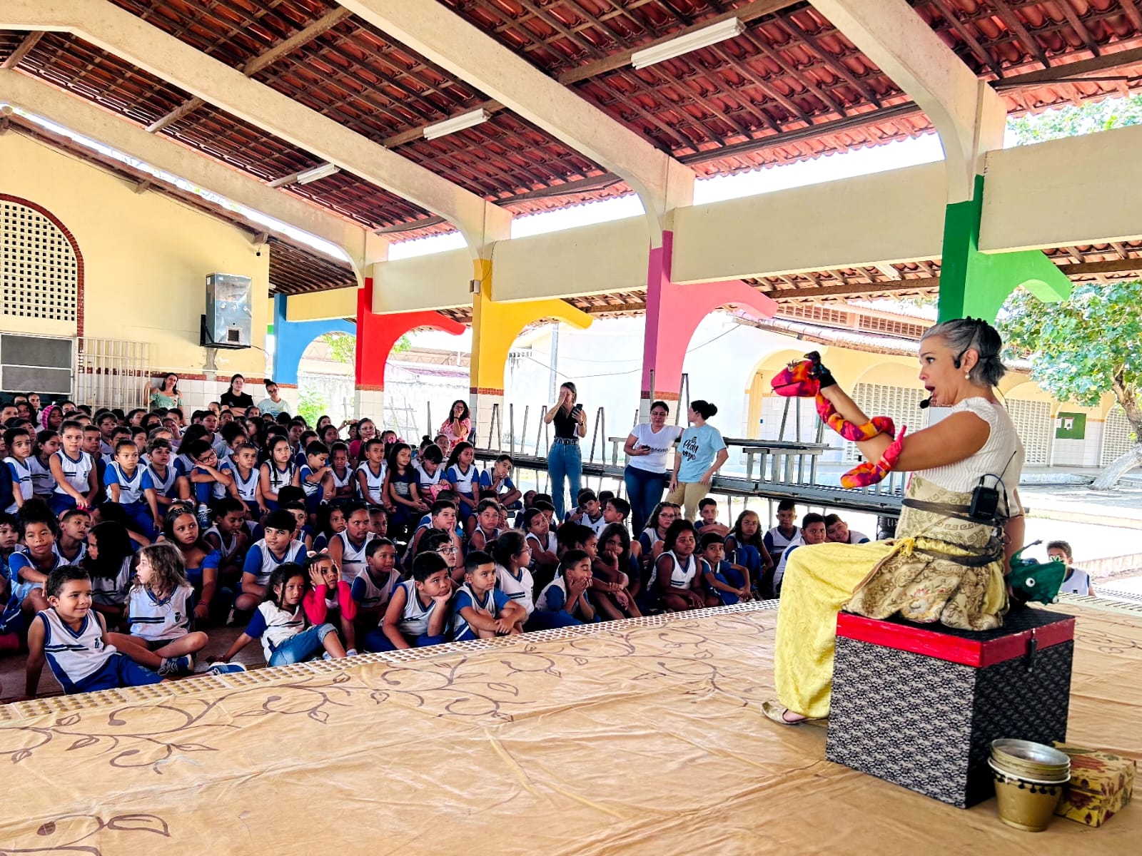 Grupo Estação de Teatro se apresenta em escolas da Rede Municipal de Ensino