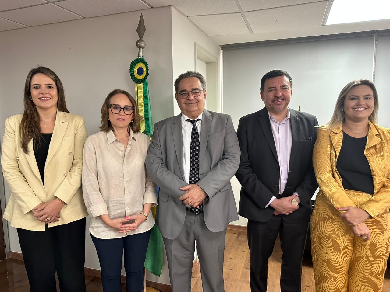 Prefeito garante com FNDE recursos para investimentos em Educação