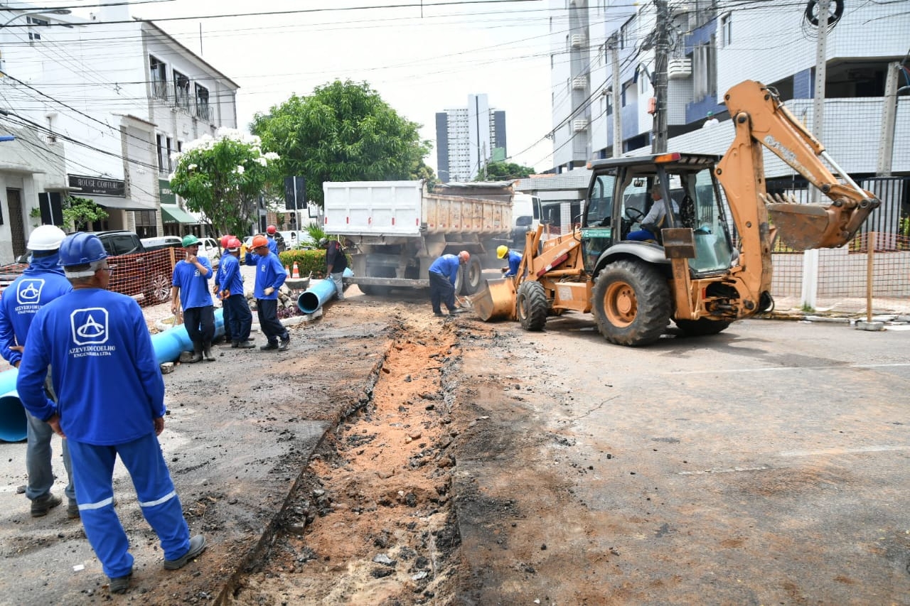 Obra de drenagem do Largo do Atheneu altera trânsito em Petrópolis