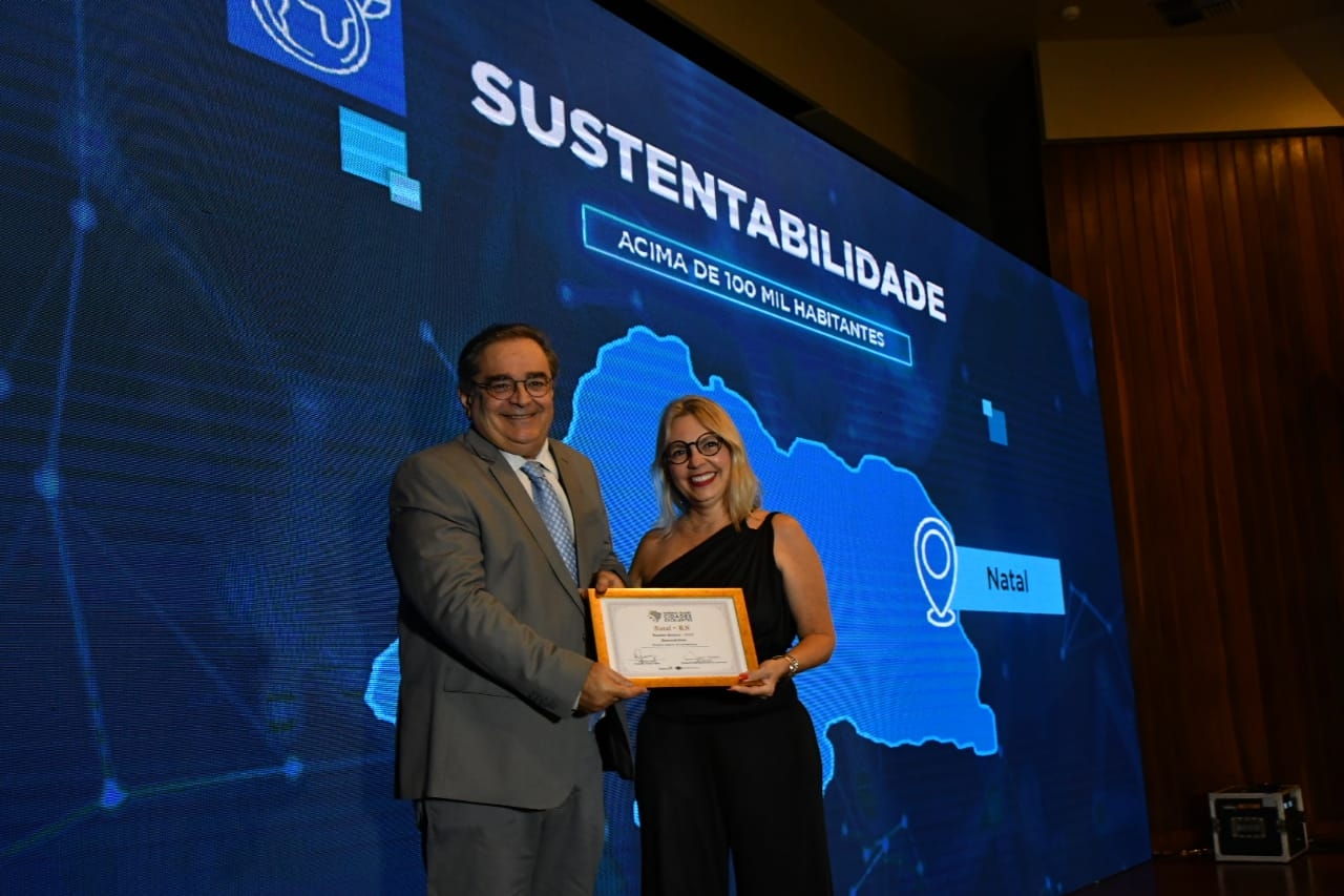 Prefeito Álvaro Dias recebe sete prêmios do Band Cidades Excelentes 2023