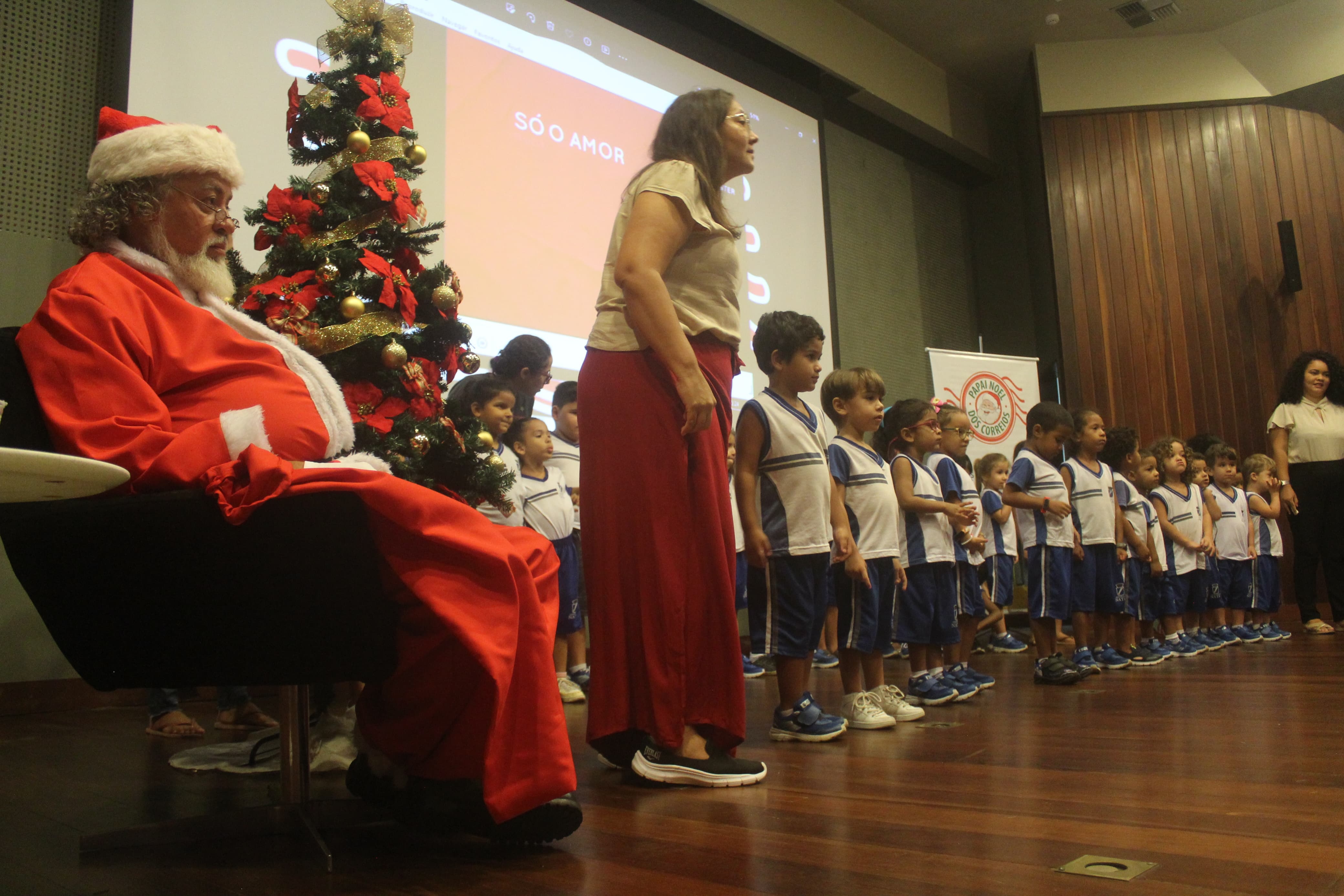 Rede Municipal de Ensino participa da Campanha Papai Noel dos Correios