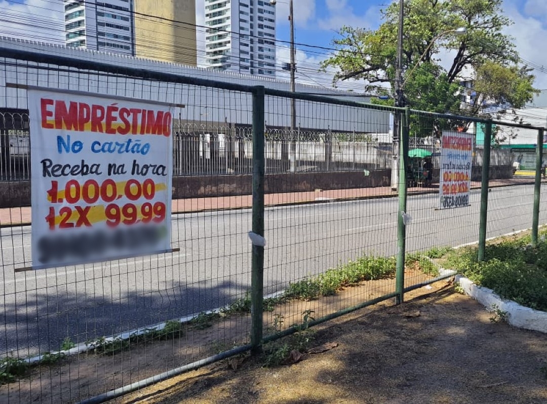 Cerca de 200 publicidades ilegais foram retiradas das ruas de Natal no mês de novembro