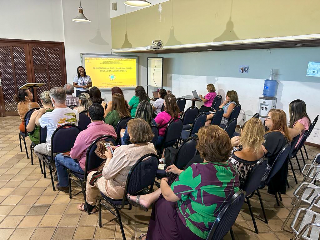 Equipe da SME participa de formação sobre gestão educacional antirracista