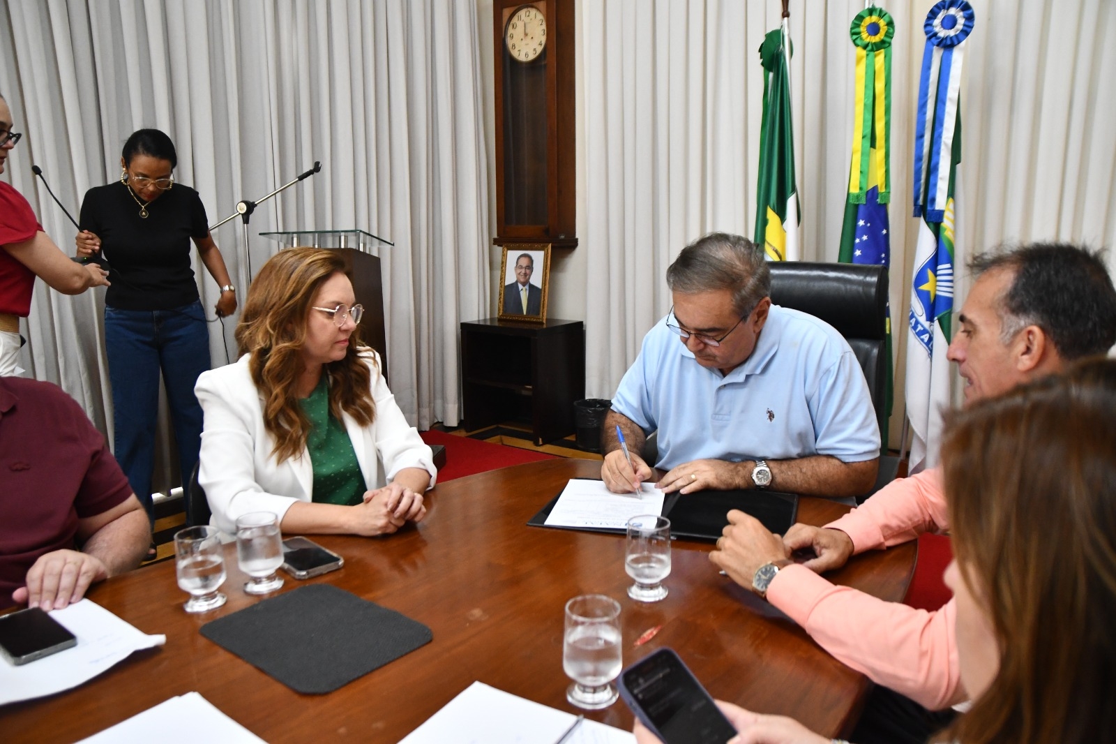 Assinada a ordem de serviço para construção de espaço esportivo no Planalto