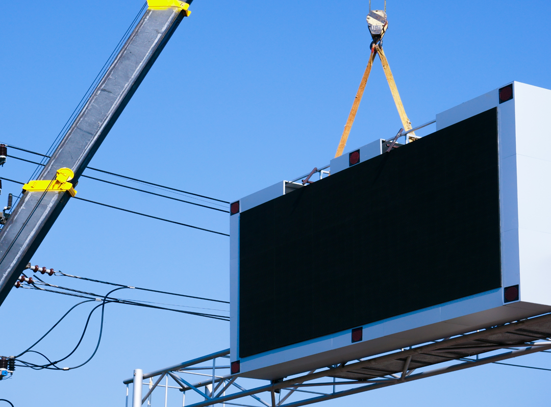 Natal passa a ter lei que regulamenta publicidade em painéis de LED e transporte público