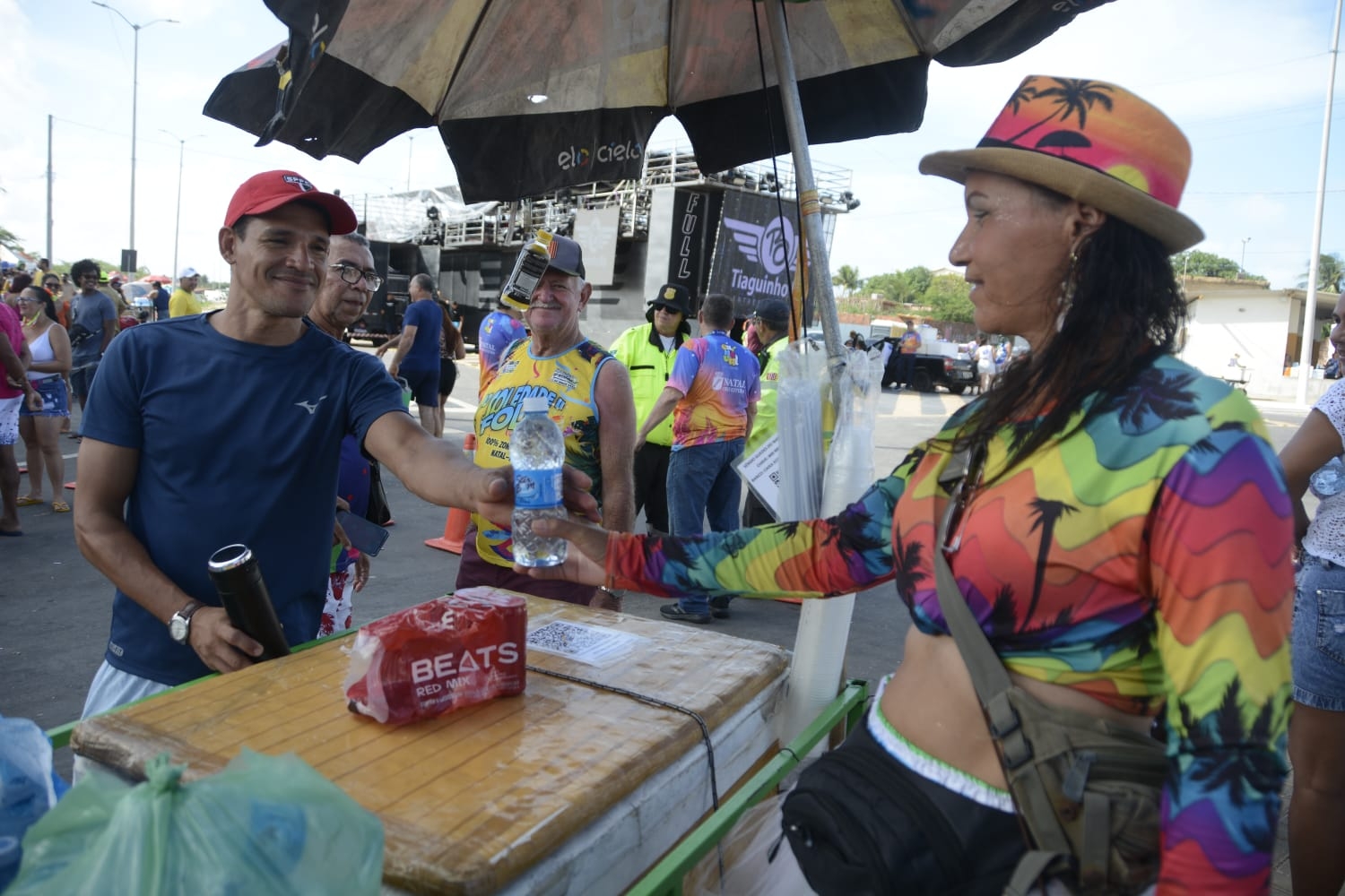 Carnaval de Natal tem sido de valorização e faturamento alto para vendedores ambulantes