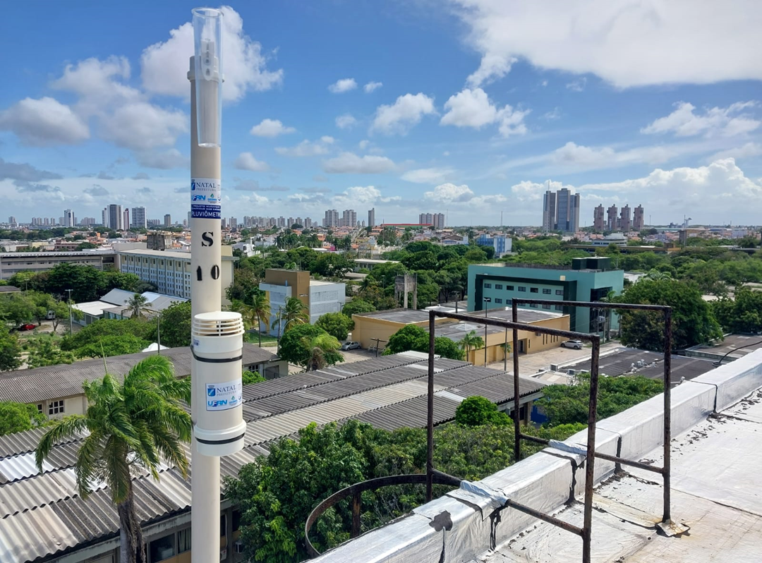 Semurb realiza instalação de novo pluviômetro na UFRN