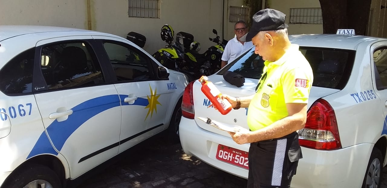STTU realiza vistoria em táxis com placa final 3