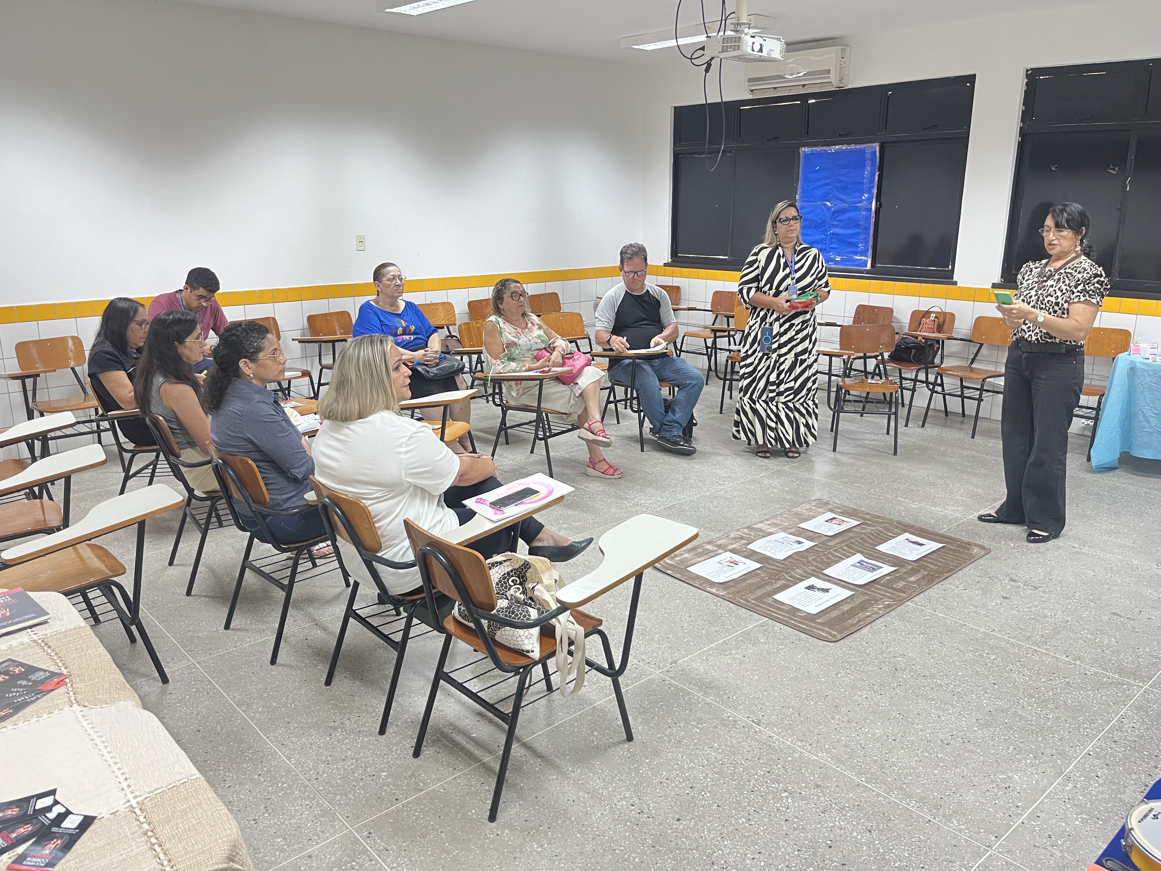 Professores de Língua Inglesa e Ciências da Natureza participam de formação continuada