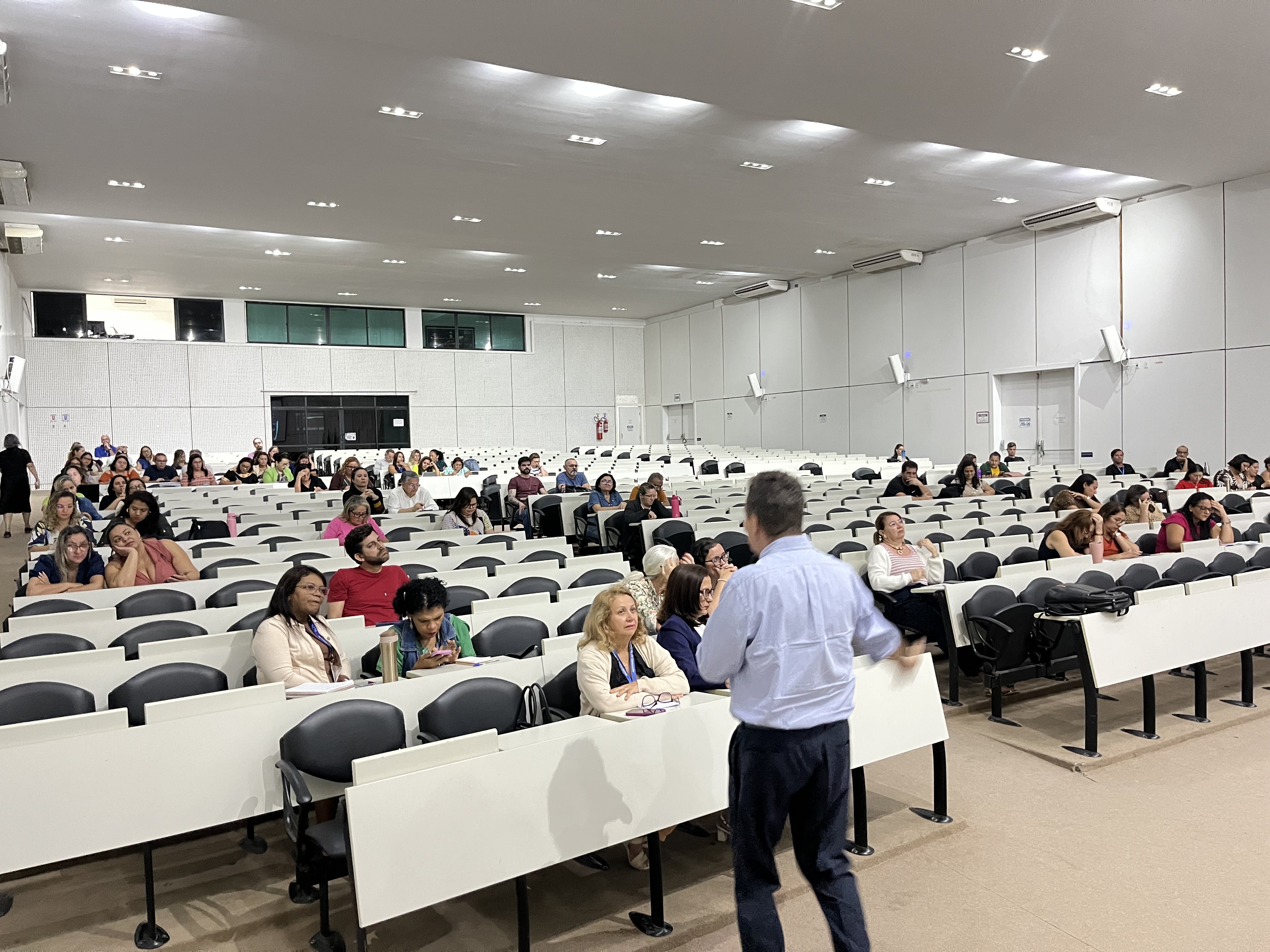 Avaliação dos dados da Plataforma Farol em 2024 são apresentados para diretores escolares