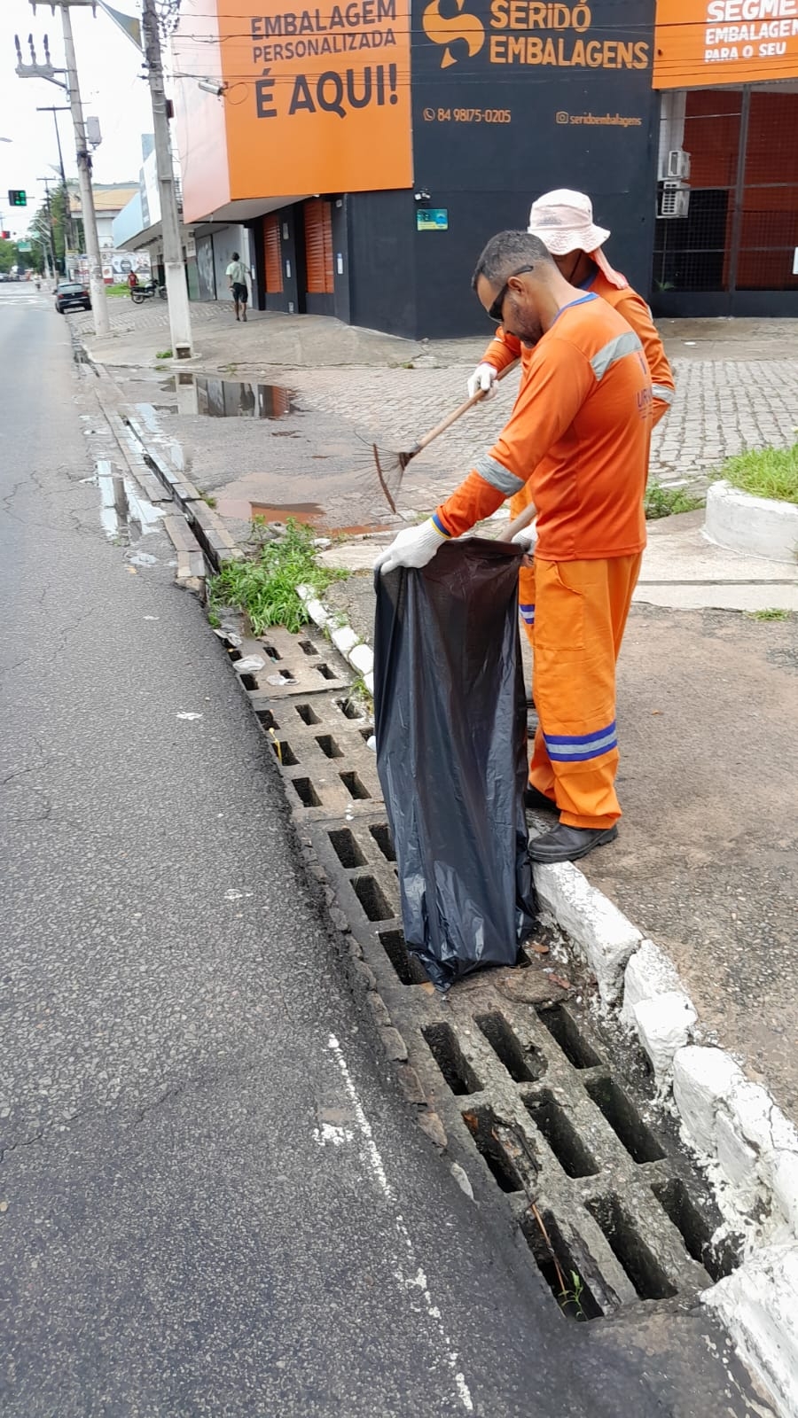 Prefeitura do Natal instaura Plantão de Drenagem para limpeza de bocas de lobo 