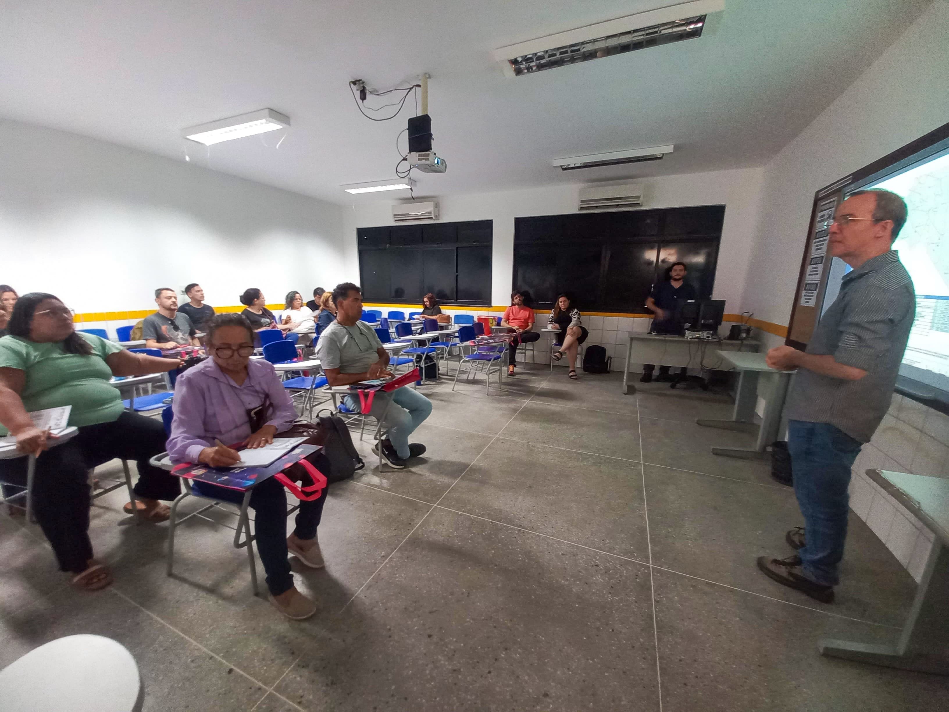 Professores de Geografia e História discutem monitoramento hidrológico e climático nas escolas 