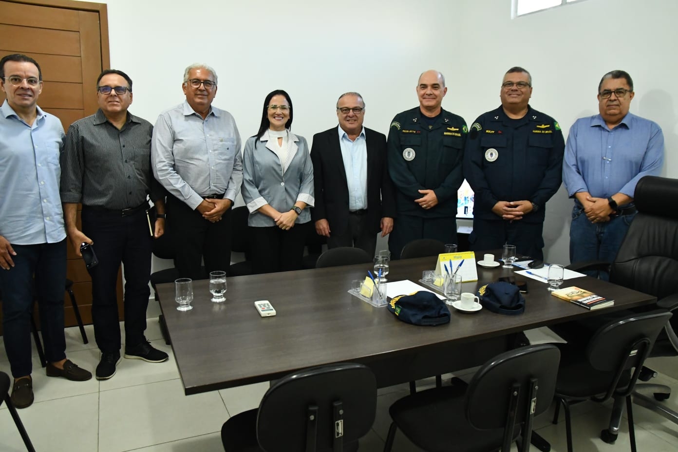 Prefeito recebe Almirante Reis Leite em visita de despedida e reafirma parceria com a Marinha