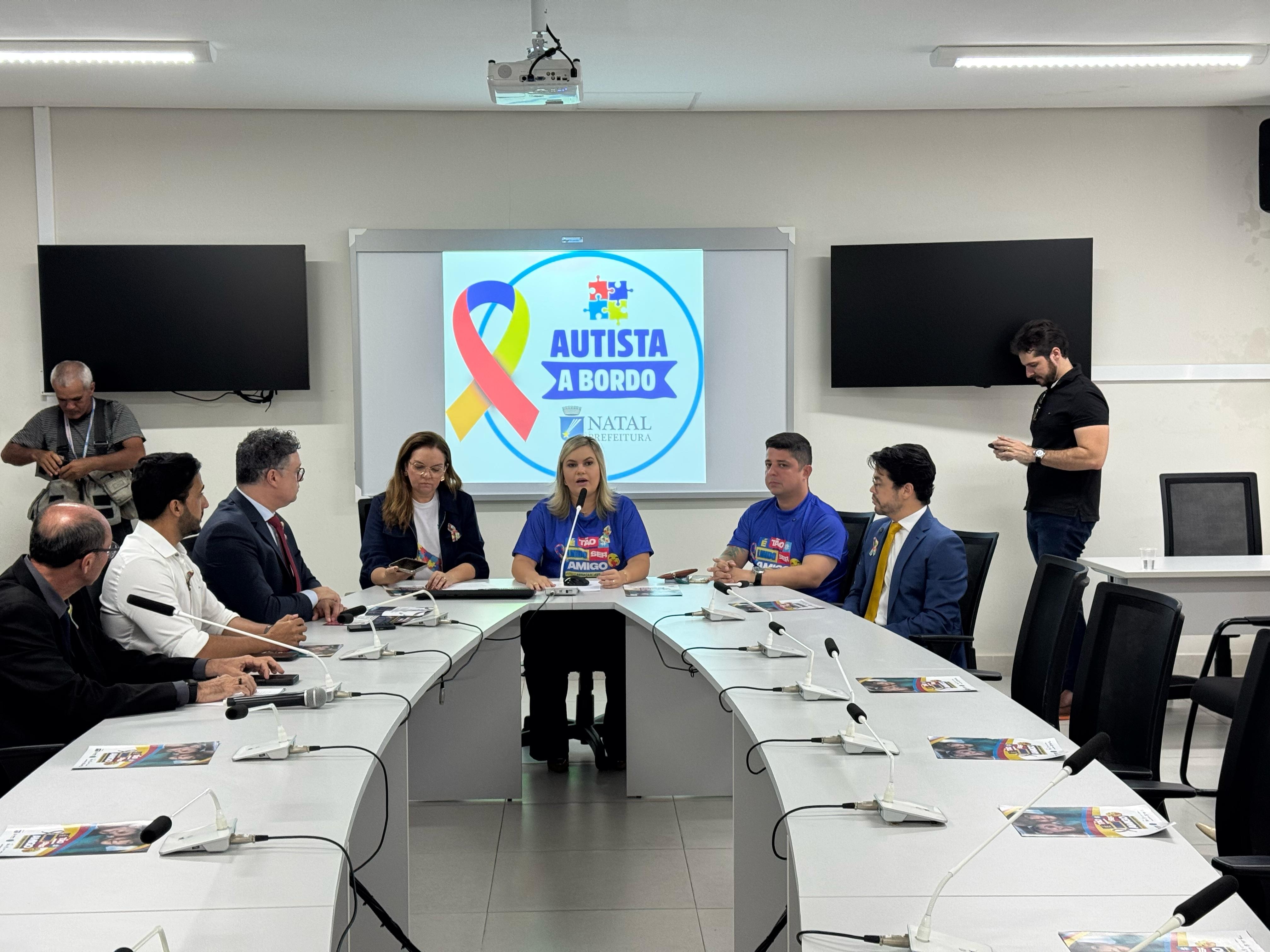 Selo Autista a Bordo e Busão da Inclusão são lançados em Natal