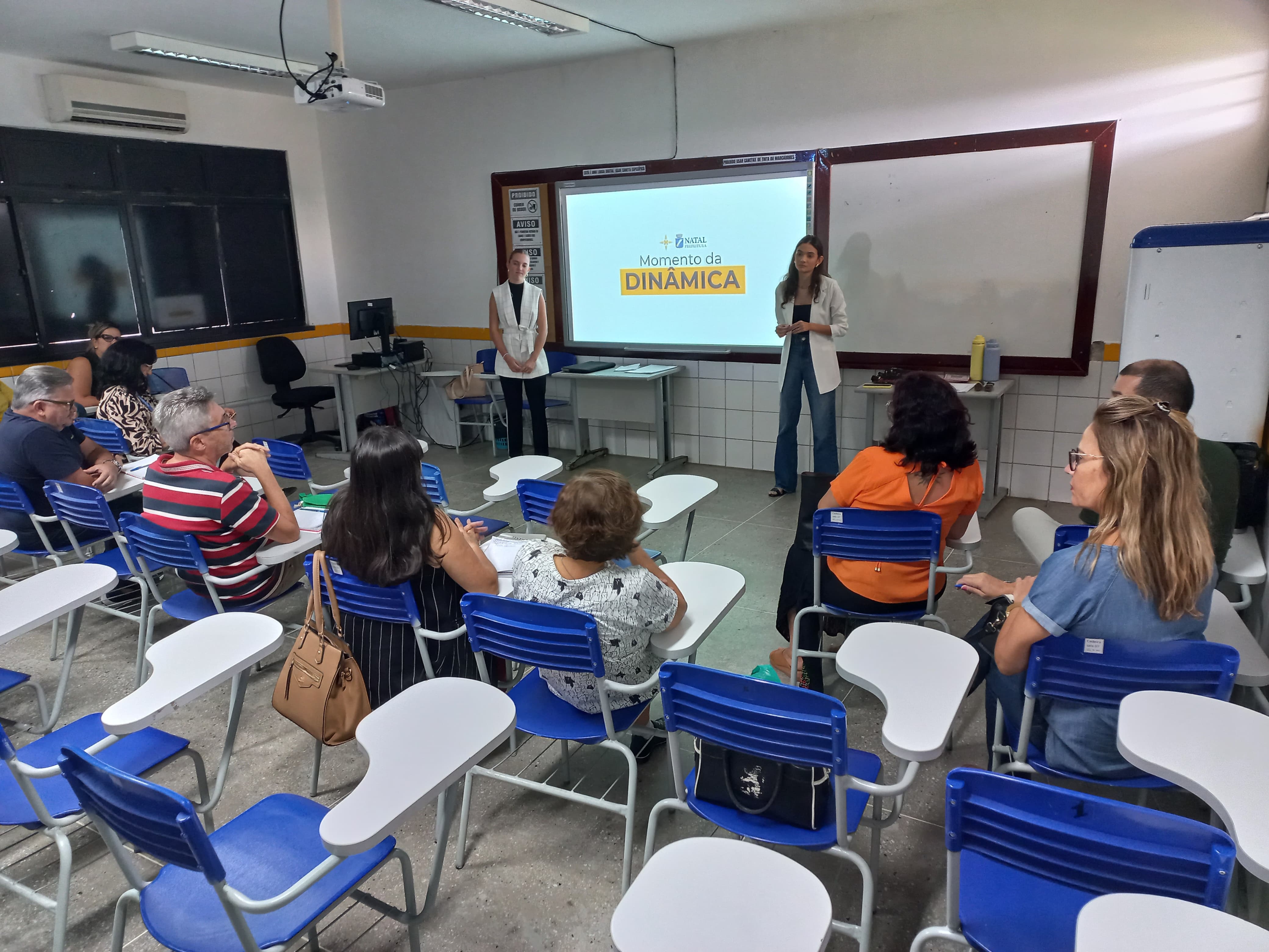 Formação Continuada de Língua Inglesa dialoga sobre empreendedorismo