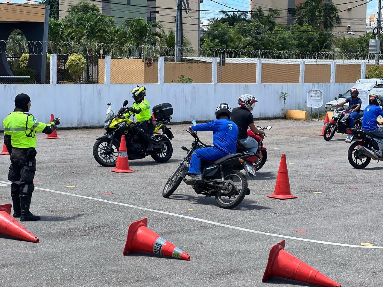 Curso aborda pilotagem segura para motociclistas