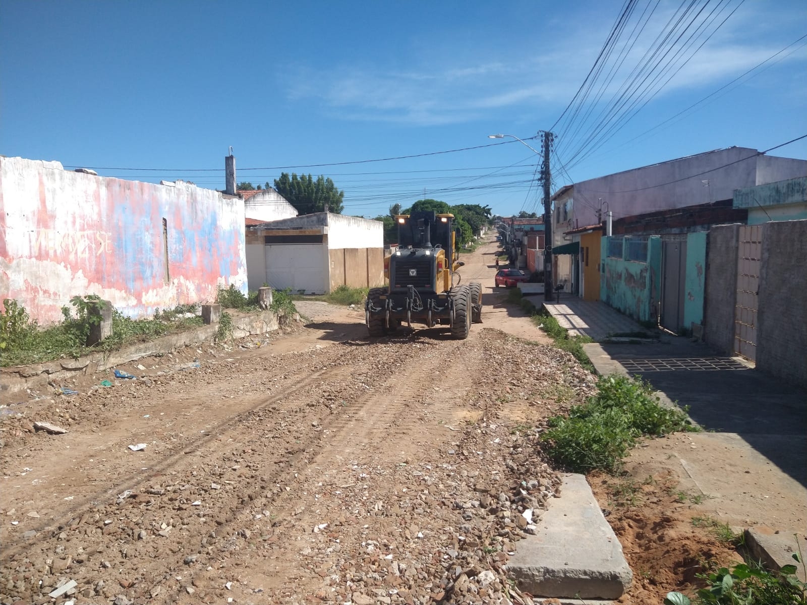 Ruas não pavimentadas da Zona Norte recebem serviço de nivelamento para melhoria do tráfego