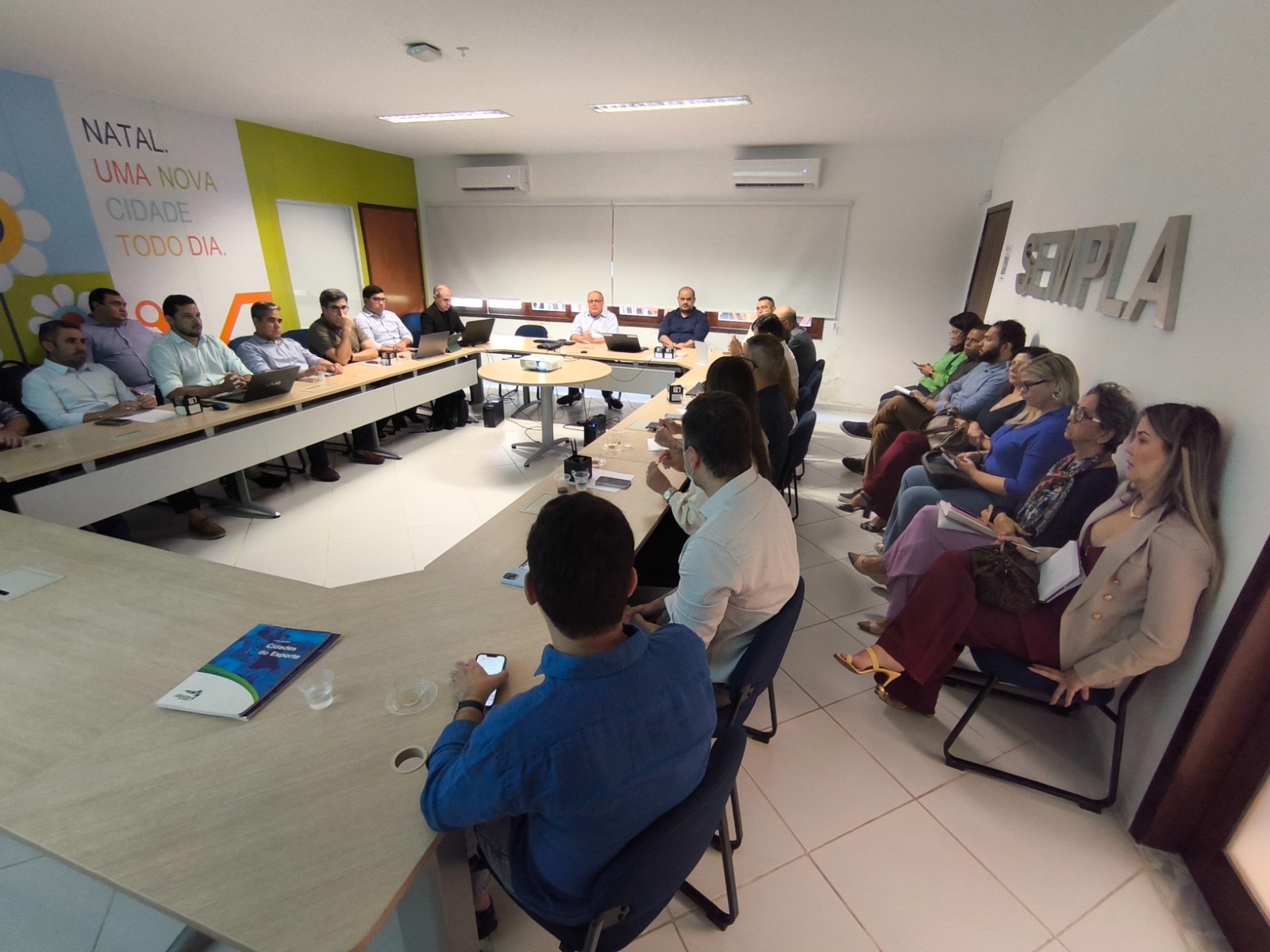 Prefeito Paulinho Freire reúne o secretariado