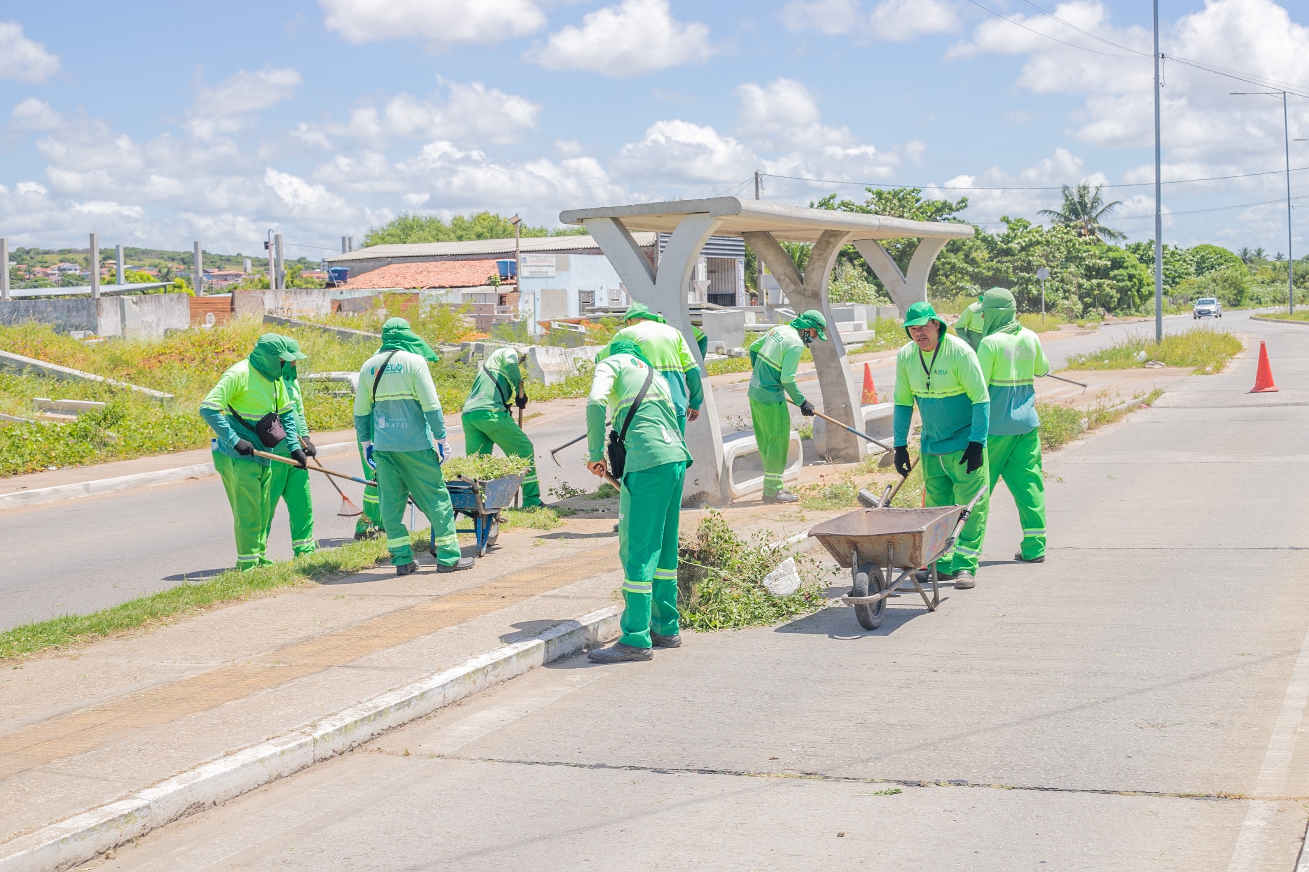 Mais de 250 equipamentos públicos foram atendidos por agentes de limpeza da Semsur em 2025